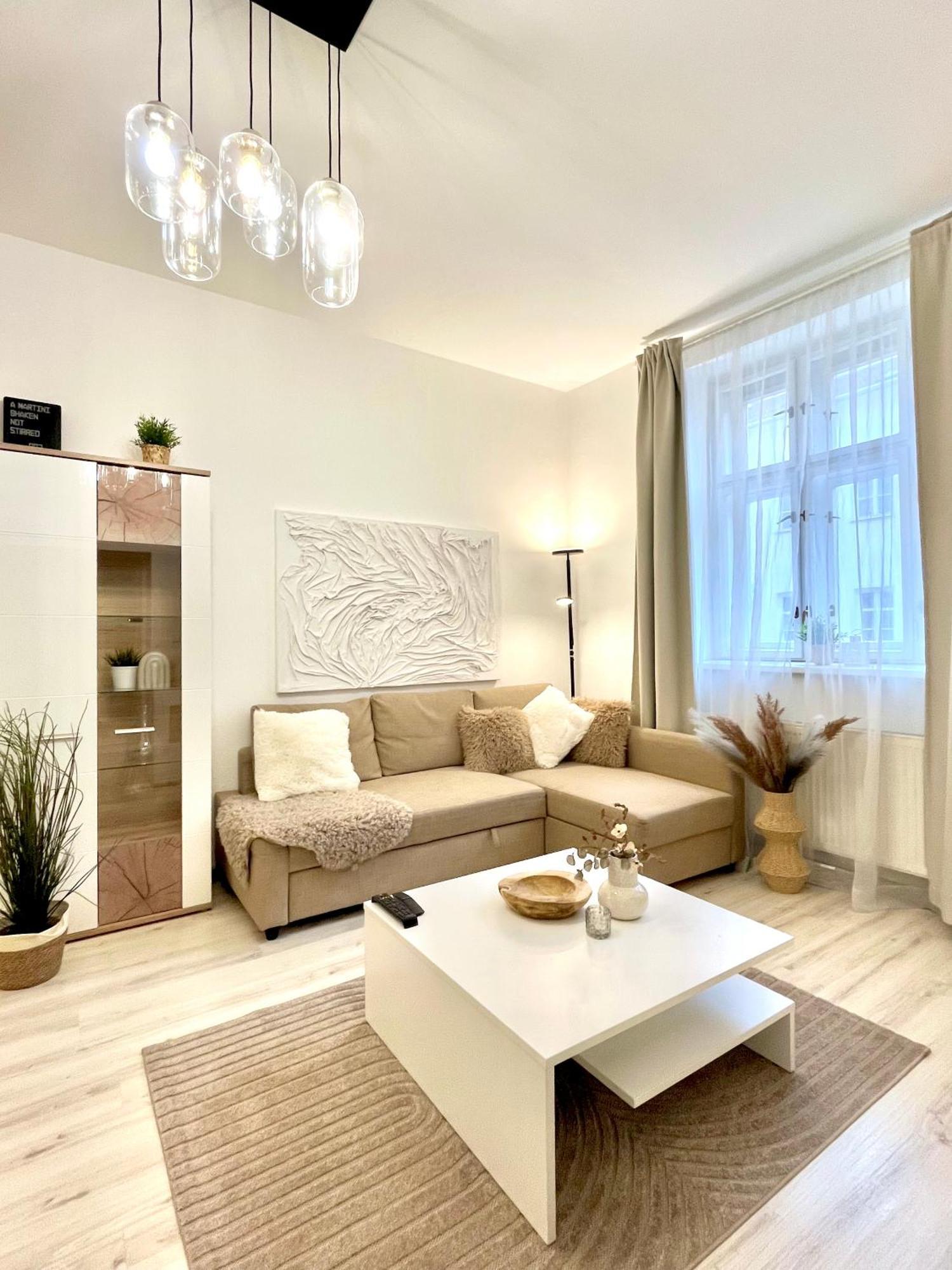James Bond Apartment Old Town Bratislava Exterior foto