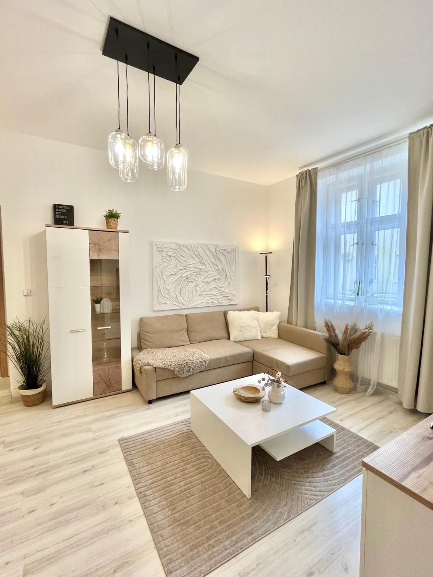 James Bond Apartment Old Town Bratislava Exterior foto